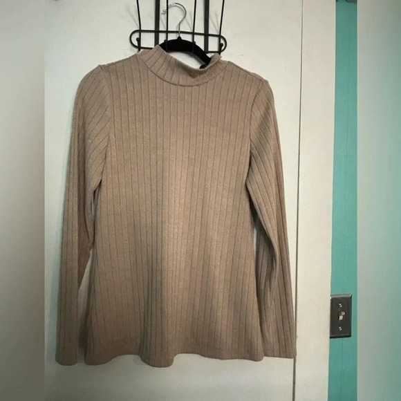 Doe & Rae Womens Mock Neck Ribbed  Tan Sweater Back Button Detail Size‎ Small - Picture 1 of 4